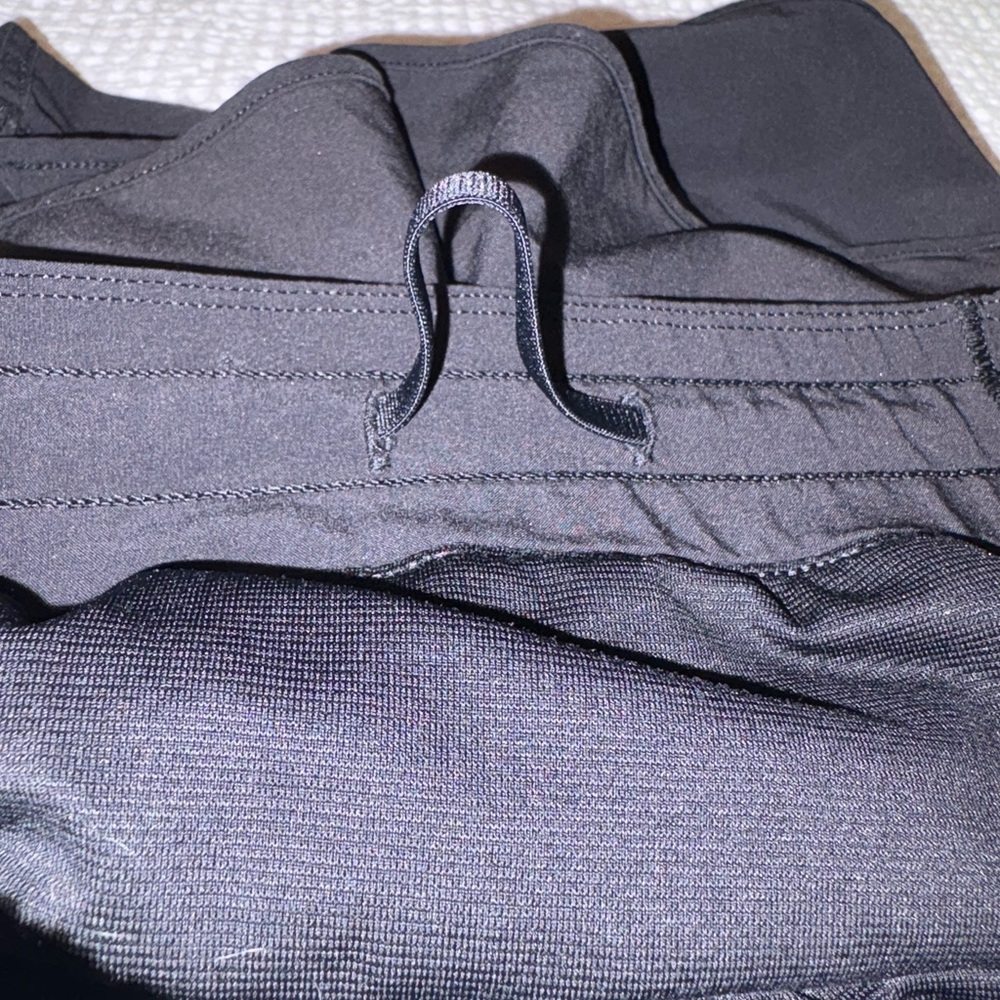 Lululemon Hotty Hot Short II, Long 4 Inches in Black - Size 4 - Picture 11 of 15